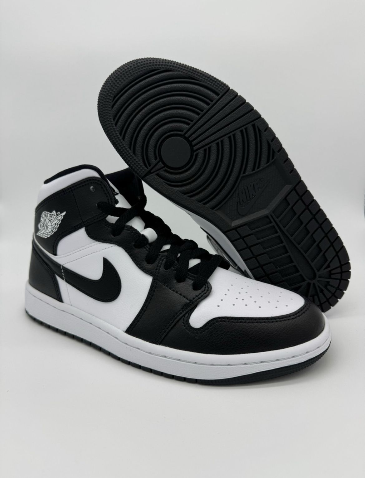 Jordan 1 Mid "Panda"