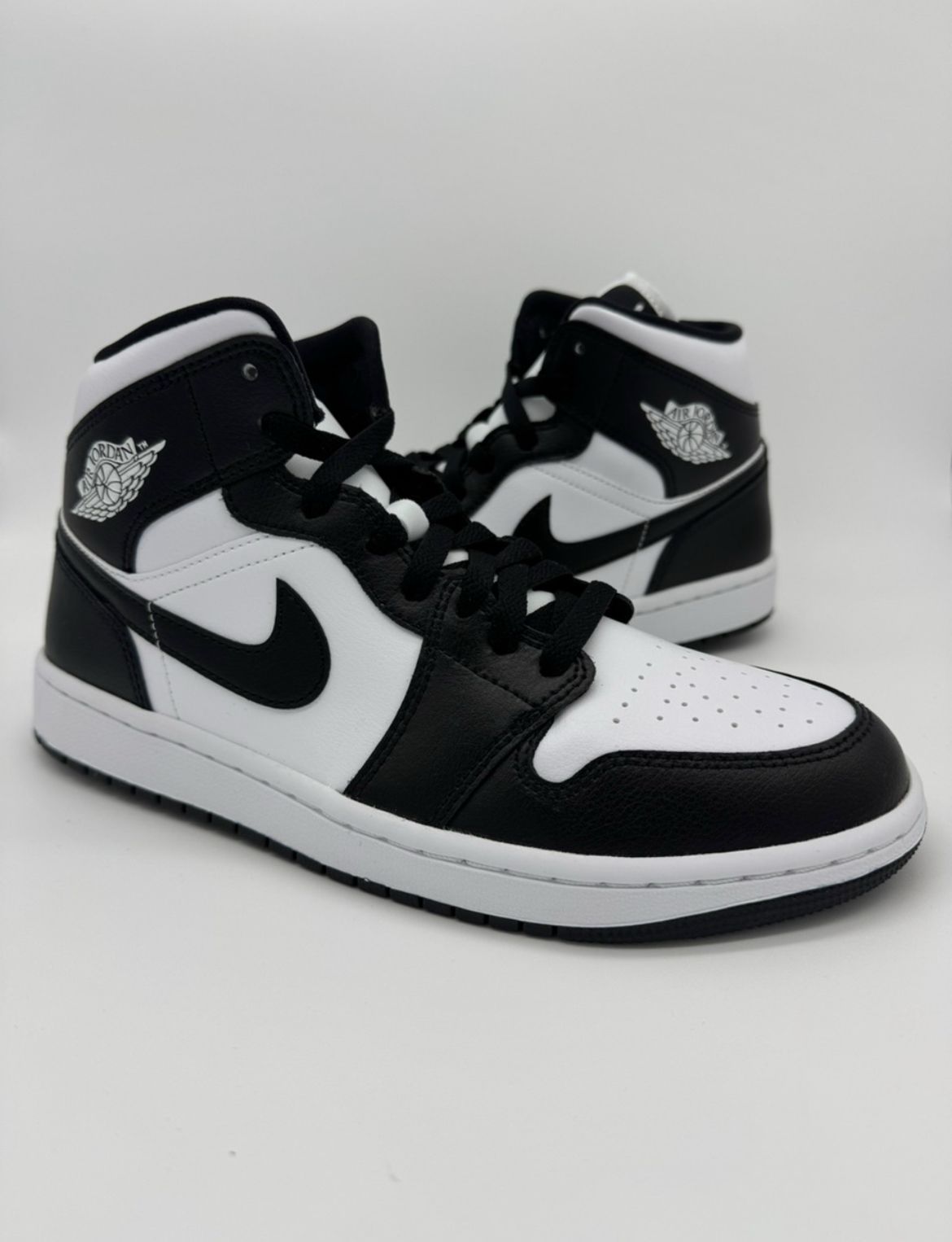 Jordan 1 Mid "Panda"