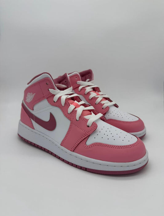 Jordan 1 Mid "Valentines Day"